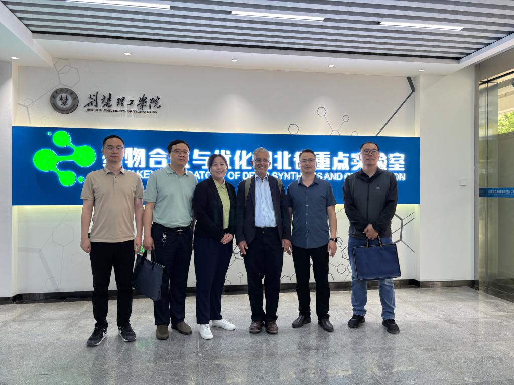 苏黎世联邦理工公司Kurt Dietliker教授访问​伟德国际1946