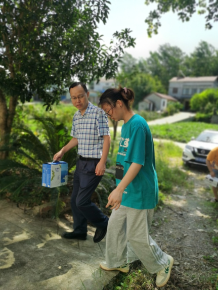 家校共建暖人心  协同育人筑成长——化工与药公司“下基层察民情解民忧暖民心”实践活动