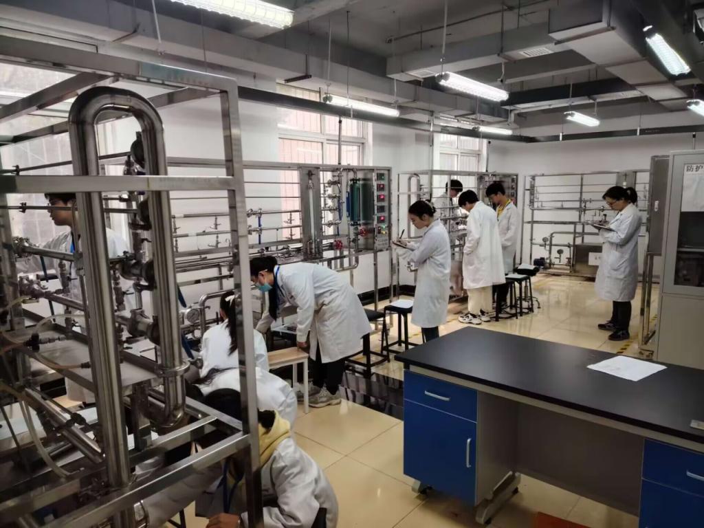 第七届全国老员工化工实验竞赛伟德国际1946官网校赛圆满落幕